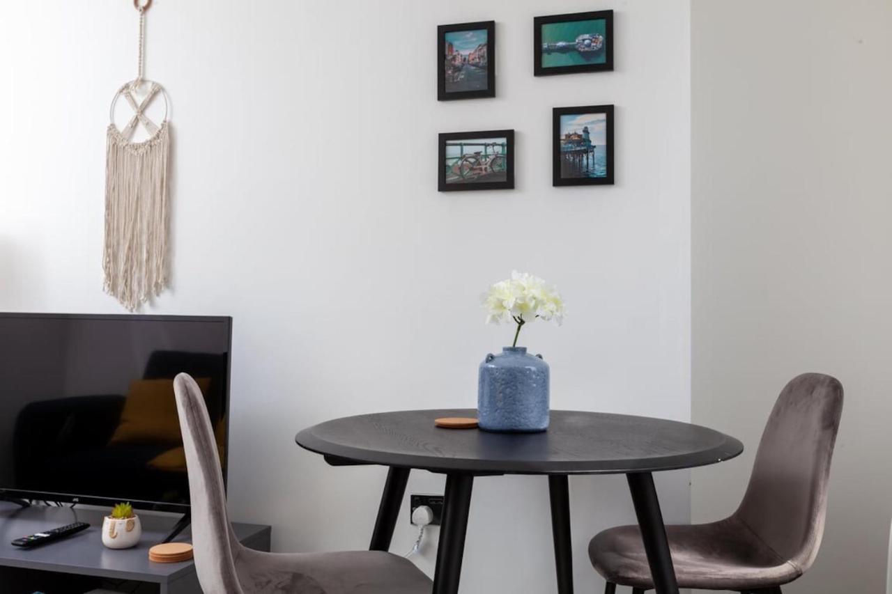The Nest - Centre - Double And Sofa Bed *